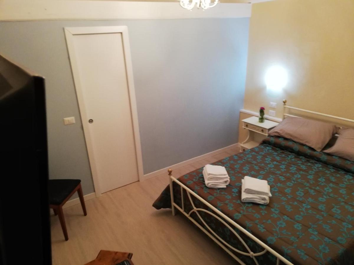 B&B Camere Montalto Centro มอนตัลโต ดิ กัสโตร ภายนอก รูปภาพ